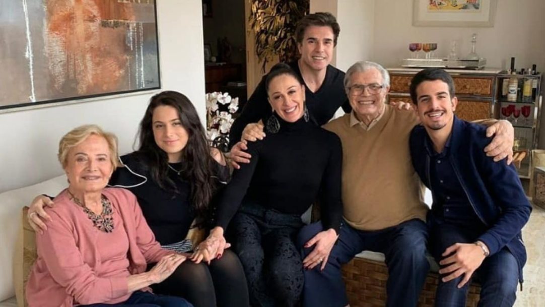 Claudia Raia homenageia Glória Menezes após morte da atriz: “Obrigada por ter sido minha mãe”