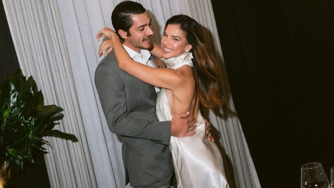 Mariana Rios e Juca Diniz ficam noivos em jantar intimista