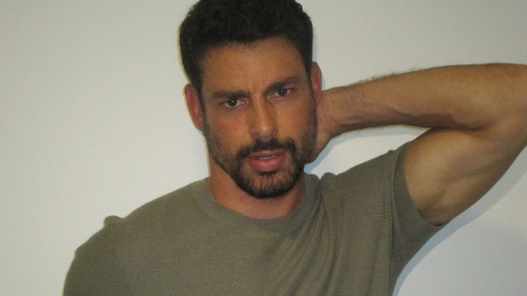 Cauã Reymond revela impacto de “Avenida Brasil” e diz que precisou de terapia: “Mexeu muito comigo”