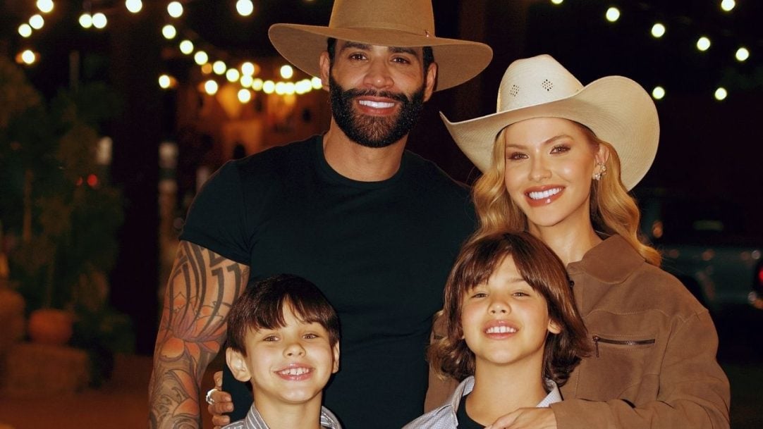 Andressa Suita e Gusttavo Lima encantam ao posar com os filhos em Barretos