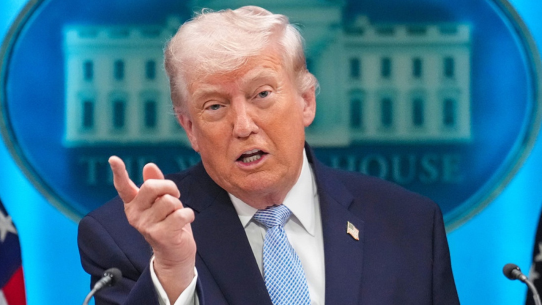 Trump ameaça Omã em caso de interferência nas tratativas do fim da guerra entre EUA e Irã
