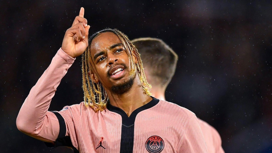 PSG e Liverpool voltam as negociações sobre transferência de Barcola