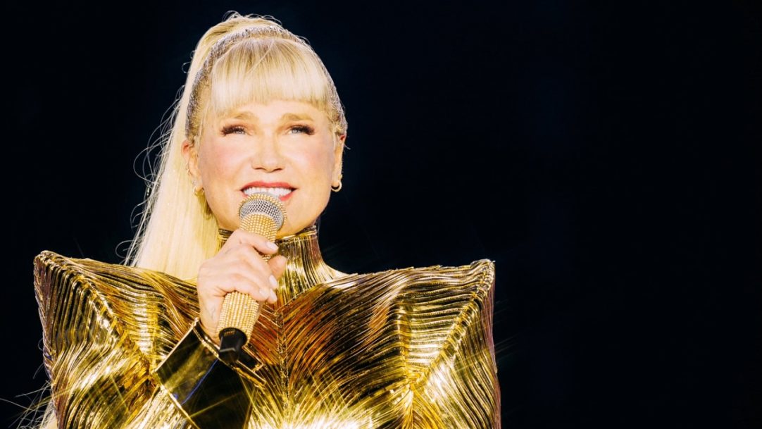 Xuxa reage a críticas sobre seu figurino e afirma: “A virilha é minha e mostro se quiser”