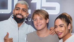 Irmã de Neymar reaparece em foto rara ao lado de Gabigol e Davi Lucca