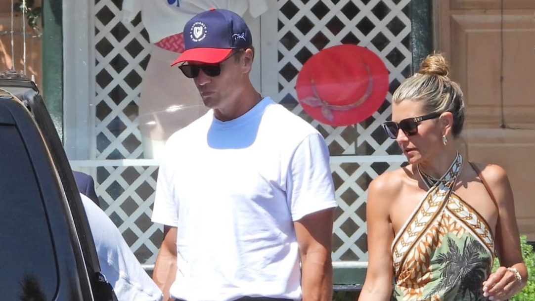 Tom Brady é visto novamente com loira misteriosa em passeio na Itália