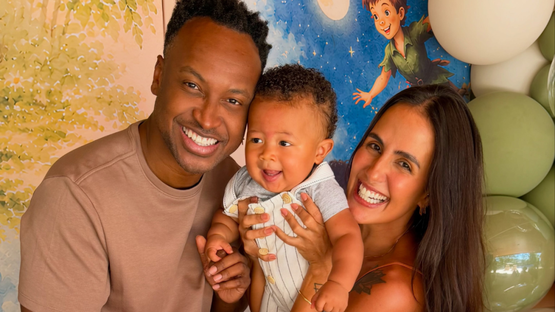 Thiaguinho e Carol Peixinho comemoram 11 meses de Bento com festa inspirada em livros