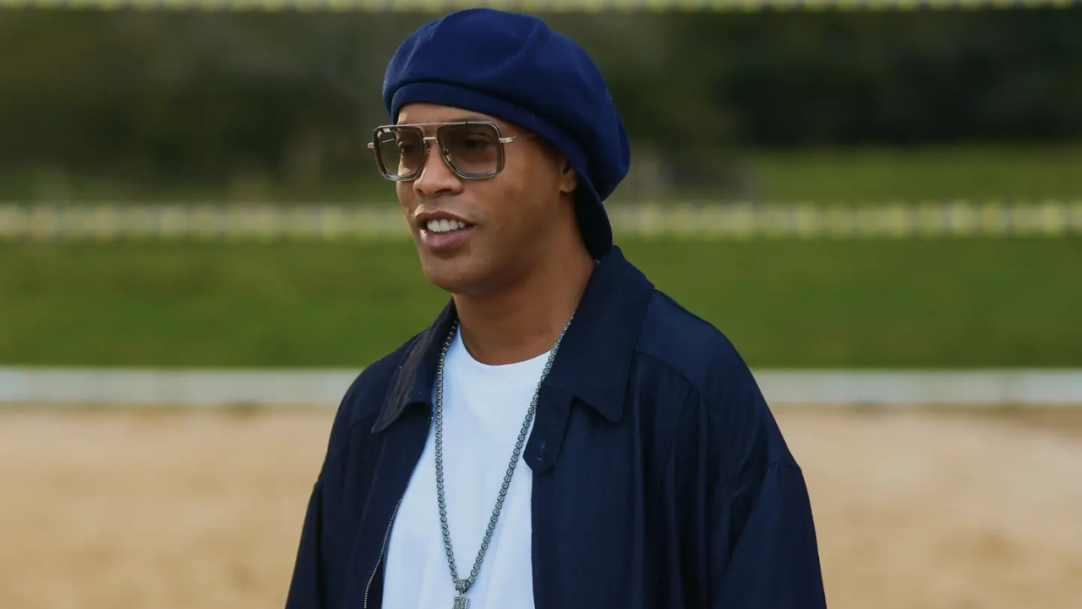 Ronaldinho Gaúcho é apresentado por clube italiano e surpreende fãs com retorno ao futebol