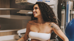 Paula Amorim mostra corpo após nascimento da filha: ‘Barriguinha ainda estufadinha’
