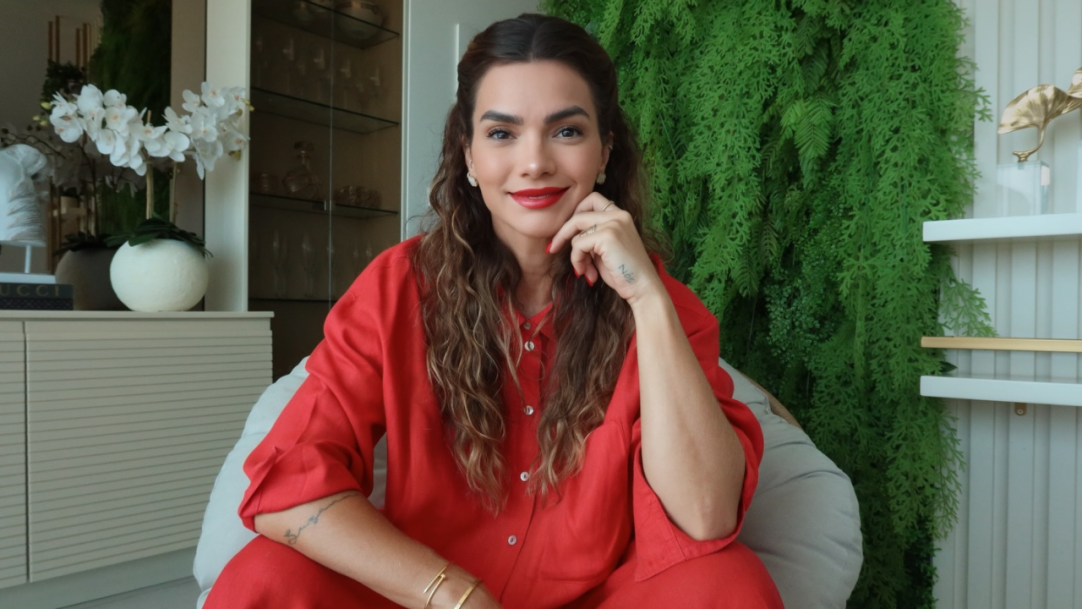 Kelly Key impressiona ao mostrar abdômen definido durante ensaio de biquíni