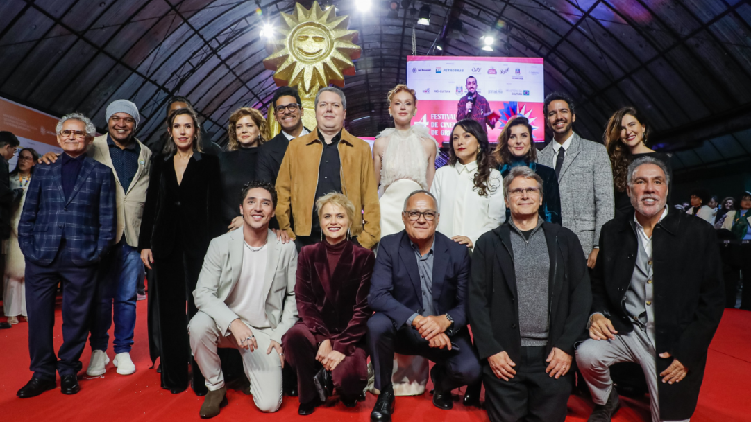 Famosos marcam presença na abertura do abertura do festival de gramado