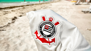Corinthians repudia ataques de torcedores a criança que recebeu camisa de Neymar