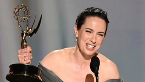 Emmy 2026: Kate O’Flynn é a grande vencedora por “O Segredo de Widow’s Bay”