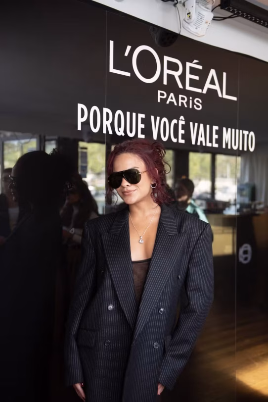 Em Paris, Anitta, Taís Araujo e outras famosas abrem o coração em bate-papo poderoso sobre força feminina