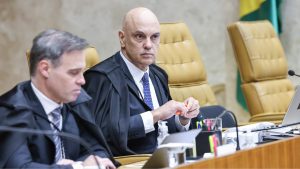 Mendonça e Moraes ficam lado a lado em primeiro encontro após embate e ignoram crise; veja imagens