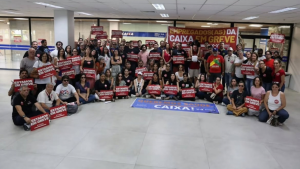 Greve de funcionários da Caixa continua após proposta ser rejeitada