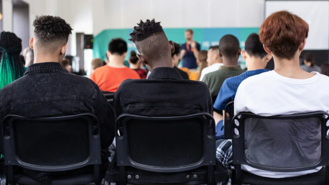Índice dos alunos no Brasil que usam IA para estudar é maior que países da OCDE
