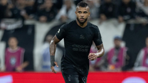 Alex Santana busca espaço no elenco do Corinthians