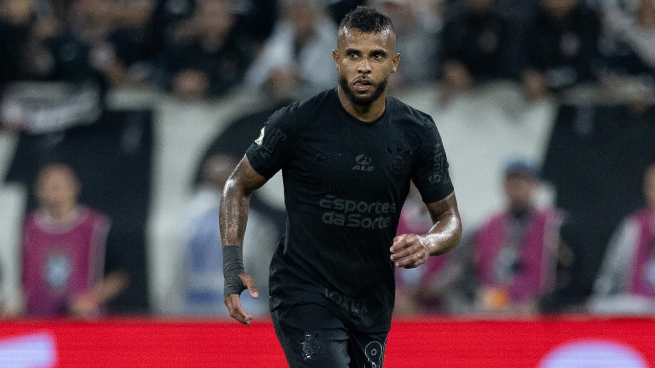 Alex Santana busca espaço no elenco do Corinthians