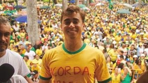 Nikolas Ferreira é atingido por ovo durante campanha eleitoral