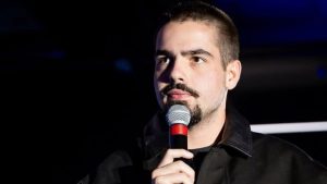 João Silva responde perguntas sobre o pai, Fausto Silva