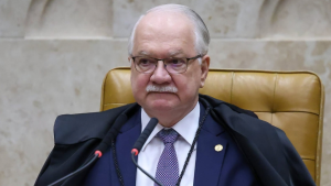 Ex-ministros pedem ação de Fachin diante de crise no STF