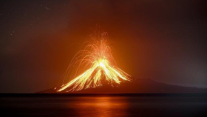 Fotojornalistas desaparecem durante cobertura da erupção do vulcão Anak Krakatau, na Indonésia