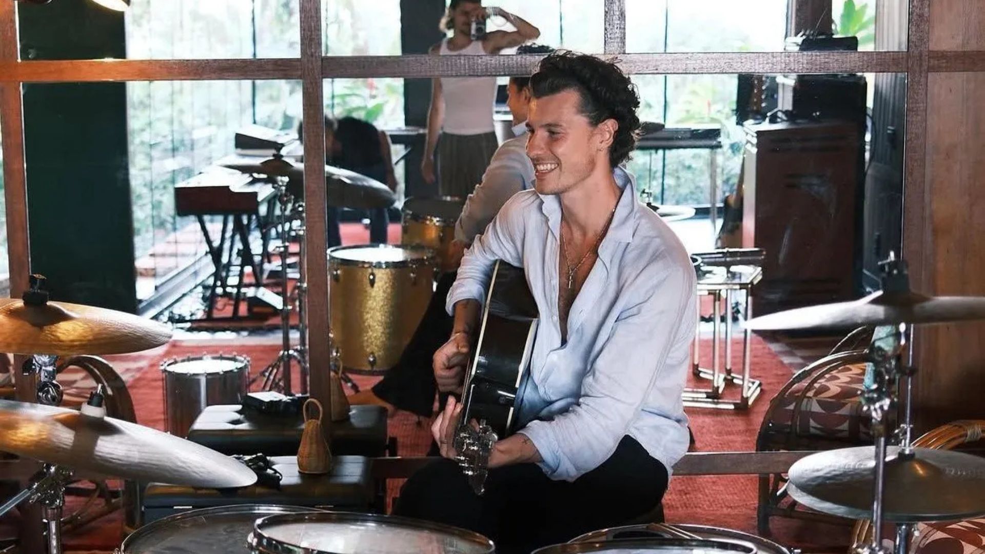 Foto revela detalhes do novo estúdio de Shawn Mendes no Rio de Janeiro
