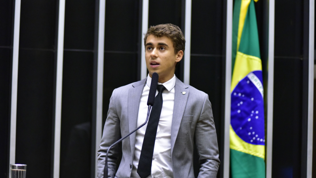 Nikolas Ferreira envia áudios a Daniel Vorcaro pedindo ajuda a ex-assessor