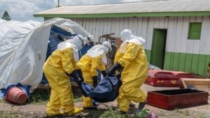 Epidemia de Ebola provoca mortes e desafia combate no Congo