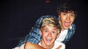 Niall Horan emociona fãs com áudio de Liam Payne no 1º show da nova turnê