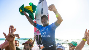 Miguel Pupo vira nos minutos finais, supera Kanoa Igarashi e conquista etapa de Trestles da WSL