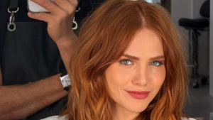 Letícia Colin surge ruivíssima para nova fase em “Quem Ama Cuida” e celebra ‘Mais uma transformação concluída com sucesso’