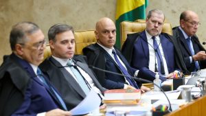 Ganhando por 4 a 3: STF forma maioria para manter casos de Moraes e Mendonça separados, mas Dino pede vista