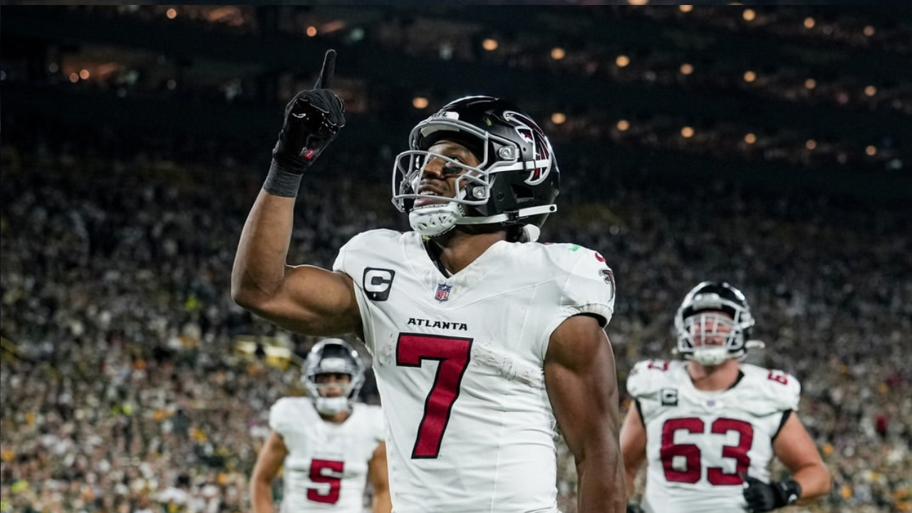Bijan Robinson brilha e Falcons vencem a primeira na temporada da NFL