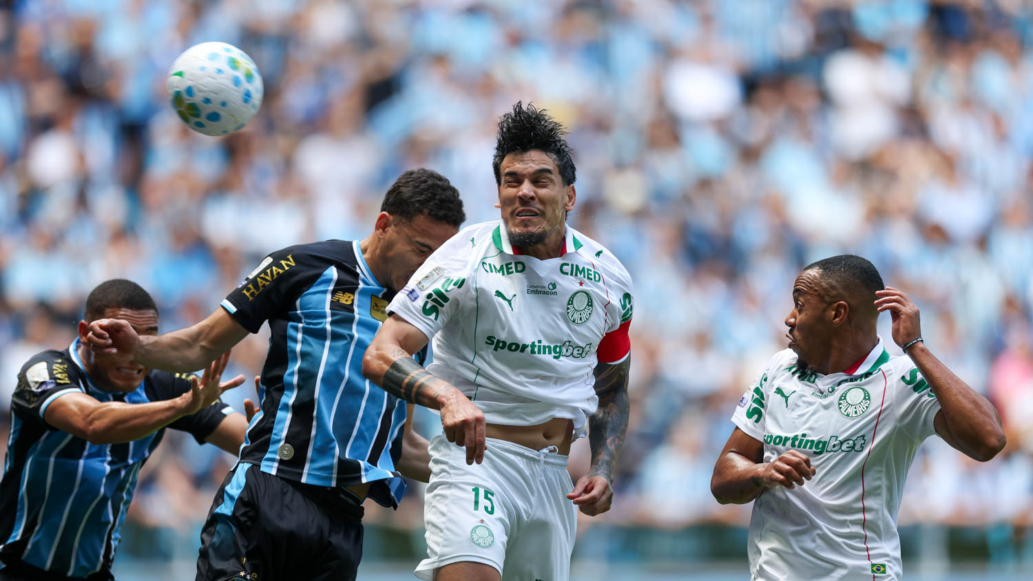Palmeiras pressiona, para em Weverton e empata com o Grêmio pelo Brasileirão