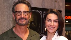 Rodrigo Santoro e Mel Fronckowiak prestigiam exibição especial de filme no Rio