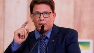 Mario Frias e produtora de “Dark Horse” entram na mira de operação da PF