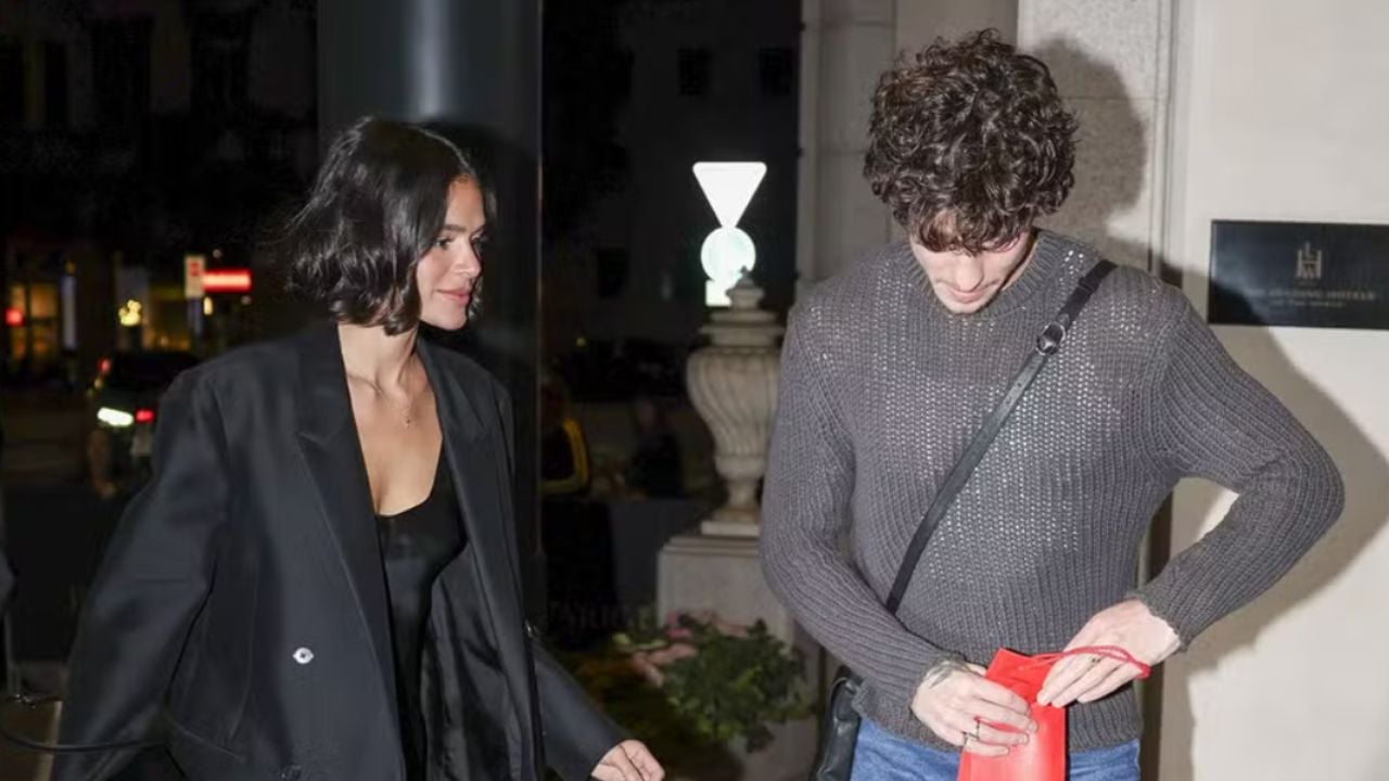 Bruna Marquezine e Shawn Mendes são flagrados juntos em Milão após desfiles