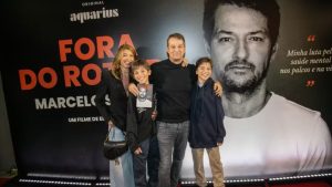 Marcelo Serrado reúne famosos em lançamento de documentário