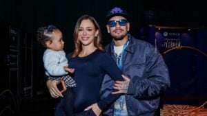 Neymar chama atenção com look de R$ 345 mil em passeio com Biancardi e filhas