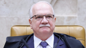 Edson Fachin adia julgamento de André Mendonça