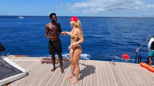 Vini Jr surpreende com post raro sobre vida pessoal e curte Ibiza ao lado de Virginia Fonseca; veja as fotos