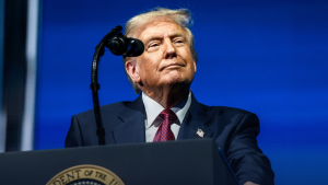 Justiça dos EUA suspende regra de Trump para estudantes e jornalistas estrangeiros
