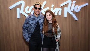 Cauê Campos posa com Klara Castanho no Rock in Rio após assumirem namoro; confira