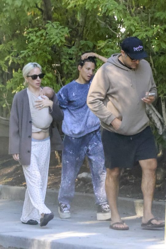 Lady Gaga e Michael Polansky estão radiantes após o nascimento do primeiro filho; diz site