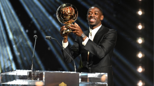 Dembélé e Mbappé trocam farpas na disputa do Bola de Ouro