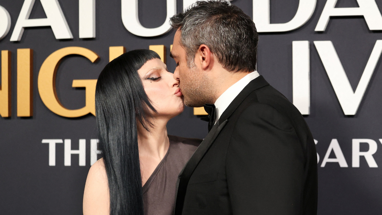Lady Gaga e Michael Polansky têm primeira filha por barriga de aluguel, segundo site