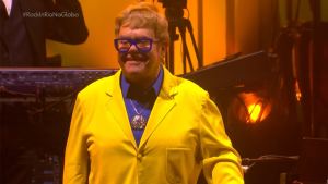 Elton John emociona 100 mil pessoas em show histórico no Rock in Rio