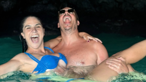 Fábio Porchat e Priscila Castello Branco nadam com tubarões em Cabo Verde