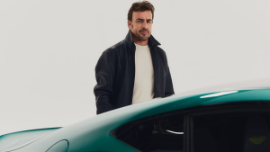 Fernando Alonso exibe bugatti milionária pelas ruas de Mônaco